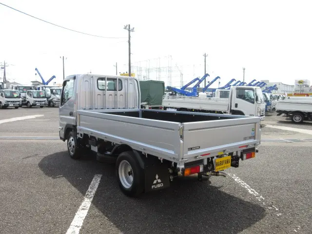 三菱 キャンター 2TG-FBA00(2WD)の写真3