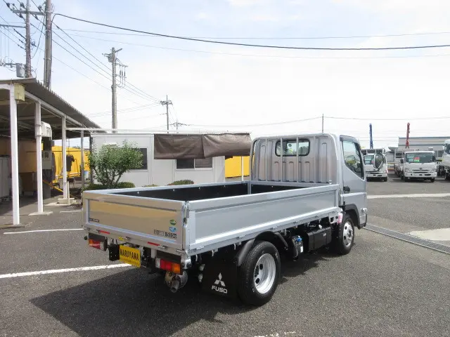 三菱 キャンター 2TG-FBA00(2WD)の写真4