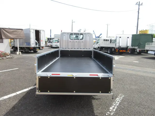 三菱 キャンター 2TG-FBA00(2WD)の写真8