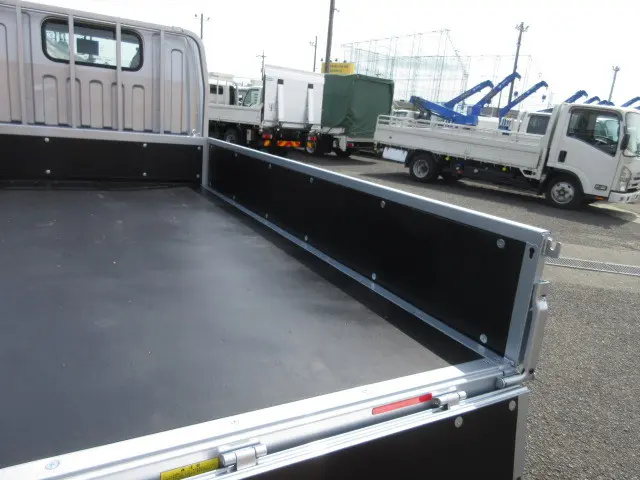 三菱 キャンター 2TG-FBA00(2WD)の写真11