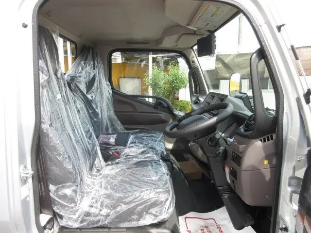 三菱 キャンター 2TG-FBA00(2WD)の写真14