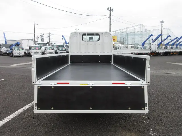 三菱 キャンター 2TG-FBA00(2WD)の写真8