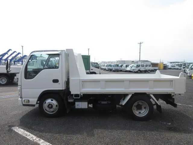 いすゞ エルフ TKG-NKR85AN(2WD)の写真5