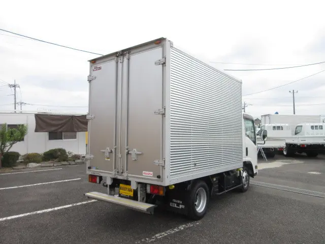 いすゞ エルフ TRG-NLR85AN(4WD)の写真4