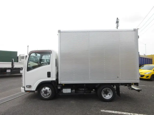 いすゞ エルフ TRG-NLR85AN(4WD)の写真5