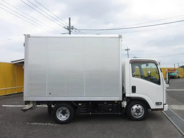 いすゞ エルフ TRG-NLR85AN(4WD)の写真6