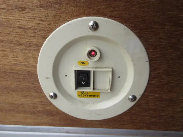 いすゞ エルフ TRG-NLR85AN(4WD)の写真16