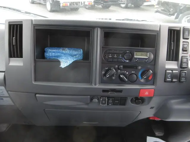 いすゞ エルフ TRG-NLR85AN(4WD)の写真22