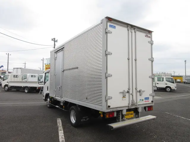 いすゞ エルフ TRG-NLR85AN(2WD)の写真3