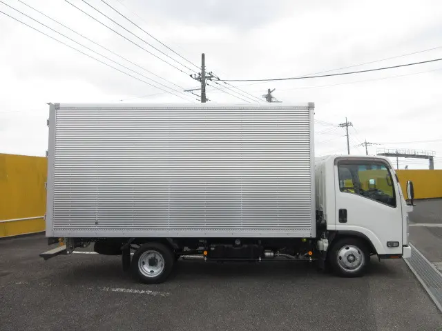 いすゞ エルフ TRG-NLR85AN(2WD)の写真6