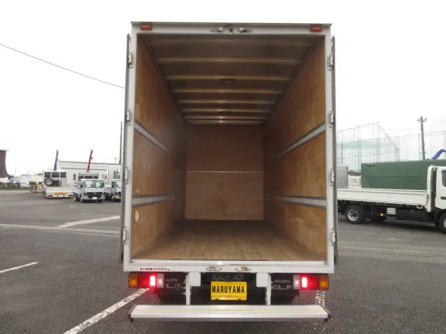 いすゞ エルフ TRG-NLR85AN(2WD)の写真8