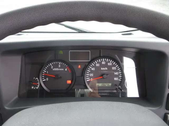 いすゞ エルフ TRG-NLR85AN(2WD)の写真24