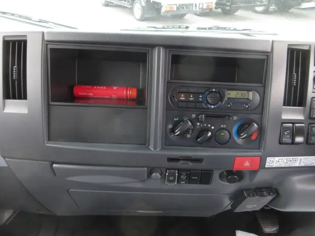 いすゞ エルフ TRG-NLR85AN(2WD)の写真25