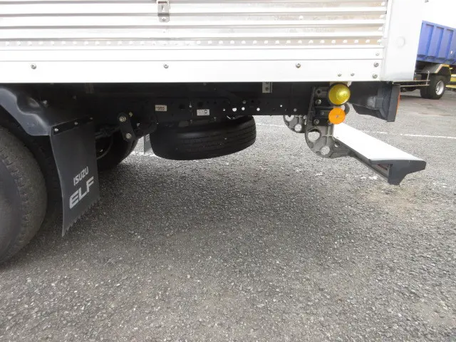 いすゞ エルフ TRG-NLR85AN(2WD)の写真44