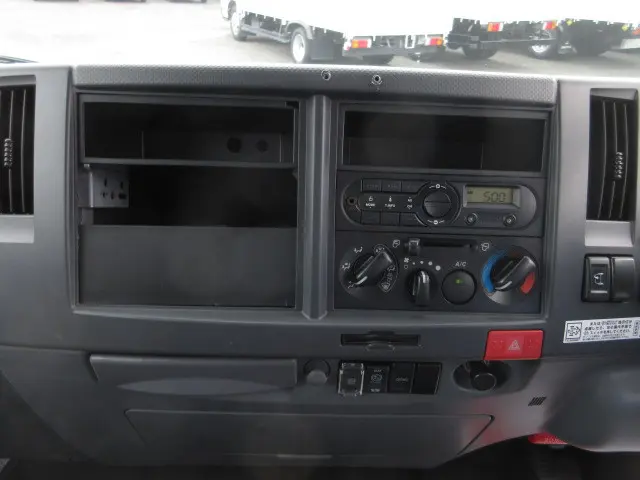 いすゞ エルフ TRG-NMR85AN(2WD)の写真26