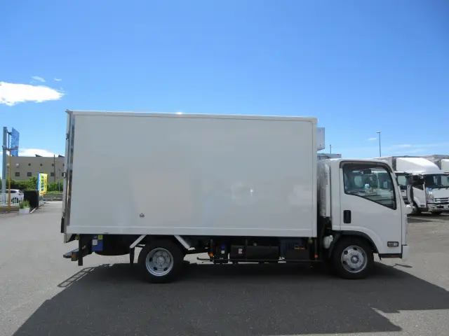 いすゞ エルフ 2PG-NPR88AN(2WD)の写真6