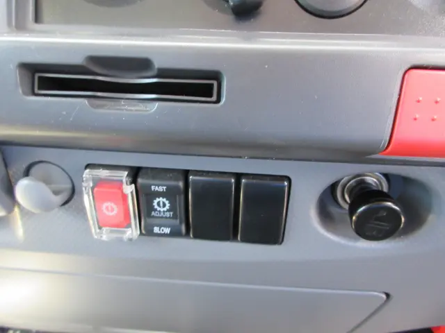 いすゞ エルフ 2PG-NPR88AN(2WD)の写真17