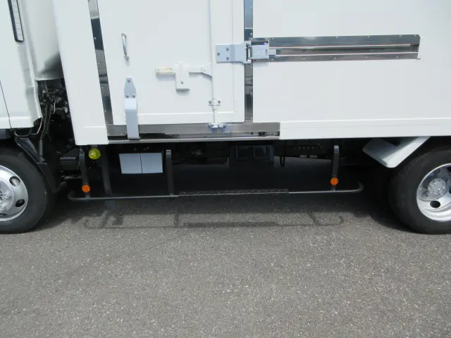 いすゞ エルフ 2PG-NPR88AN(2WD)の写真28