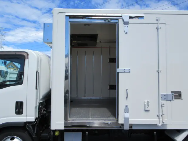 いすゞ エルフ 2PG-NPR88AN(2WD)の写真32