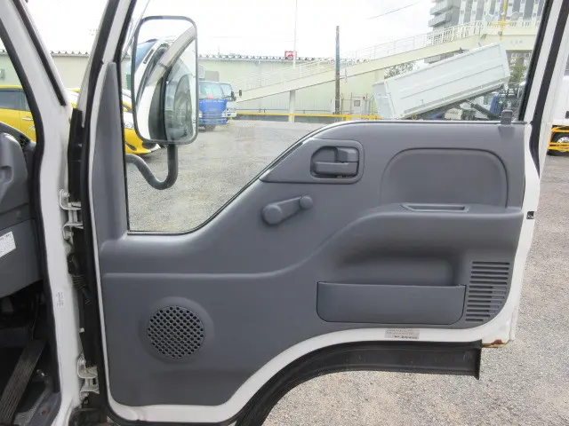いすゞ エルフ TPG-NJS85AN(4WD)の写真26