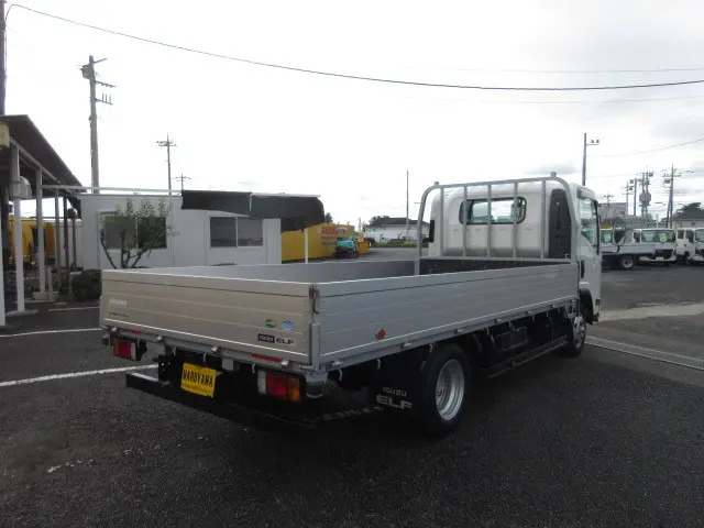 いすゞ エルフ TRG-NNR85AR(2WD)の写真4