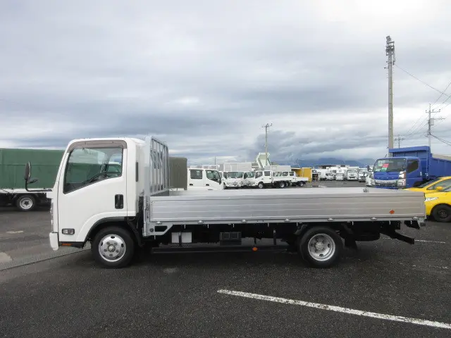 いすゞ エルフ TRG-NNR85AR(2WD)の写真5