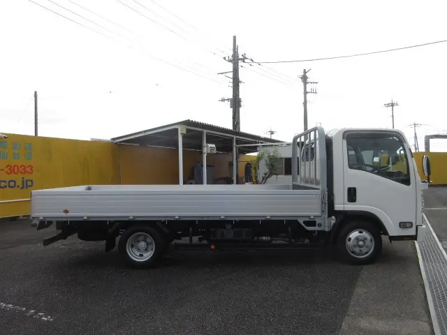 いすゞ エルフ TRG-NNR85AR(2WD)の写真6
