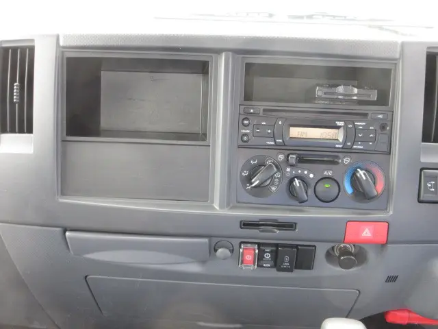 いすゞ エルフ TRG-NNR85AR(2WD)の写真18