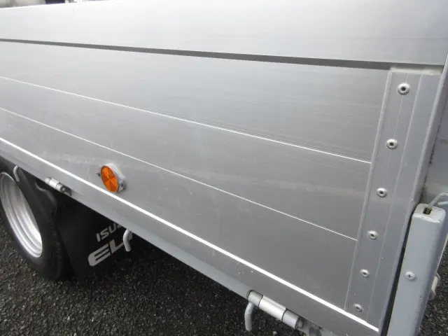 いすゞ エルフ TRG-NNR85AR(2WD)の写真49