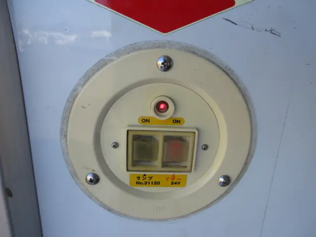 いすゞ エルフ KG-NLR85AN(2WD)の写真19