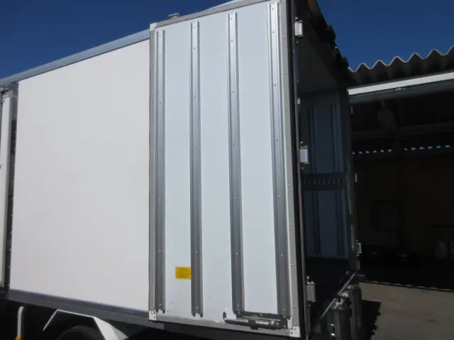 いすゞ エルフ KG-NLR85AN(2WD)の写真24