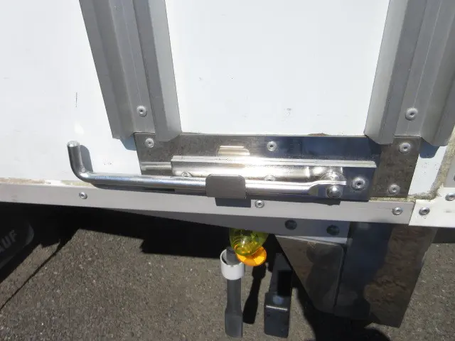 いすゞ エルフ KG-NLR85AN(2WD)の写真25