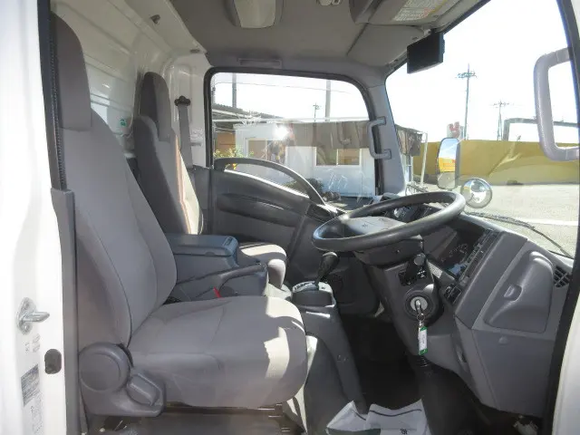 いすゞ エルフ KG-NLR85AN(2WD)の写真26
