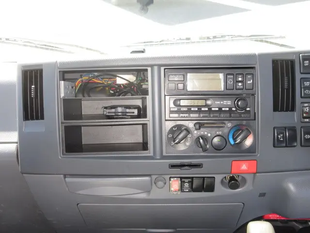 いすゞ エルフ KG-NLR85AN(2WD)の写真29