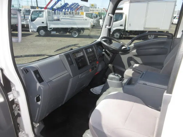 いすゞ エルフ KG-NLR85AN(2WD)の写真32