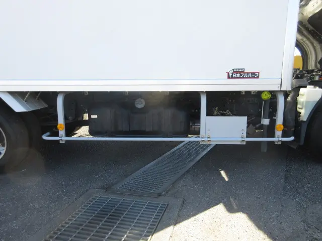 いすゞ エルフ KG-NLR85AN(2WD)の写真44