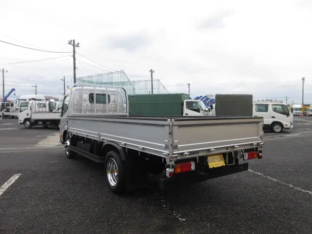 トヨタ ダイナ 2KG-XZU695(4WD)の写真3