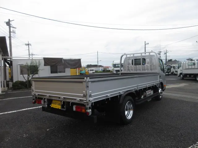 トヨタ ダイナ 2KG-XZU695(4WD)の写真4