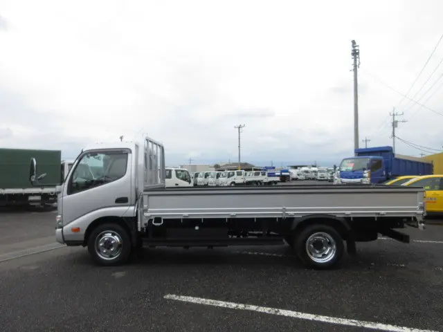トヨタ ダイナ 2KG-XZU695(4WD)の写真5