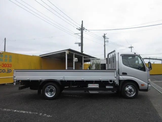 トヨタ ダイナ 2KG-XZU695(4WD)の写真6