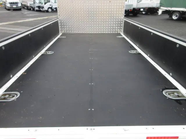 三菱 キャンター 2TG-FDA00(4WD)の写真9
