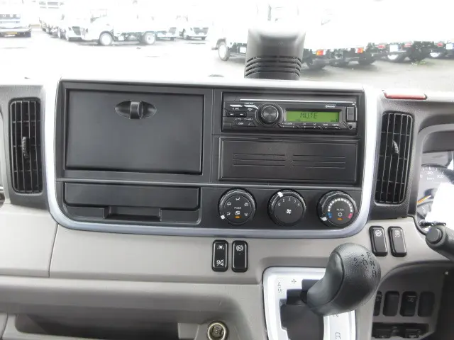 三菱 キャンター 2TG-FDA00(4WD)の写真18