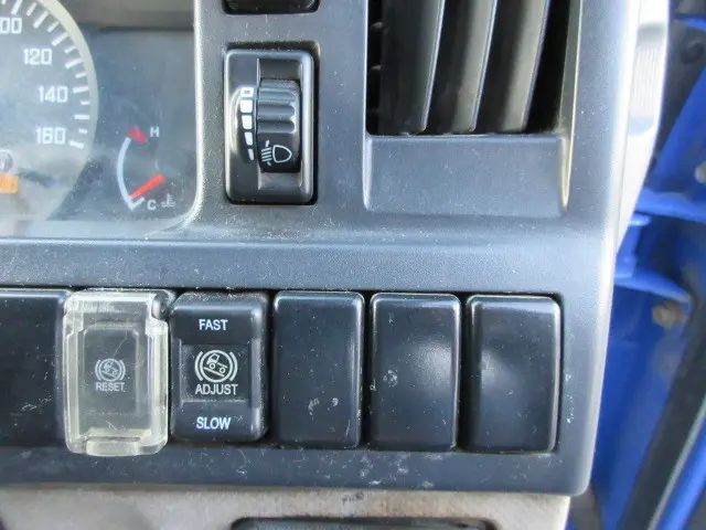 いすゞ エルフ BKG-NJR85AD(2WD)の写真27