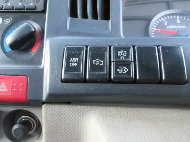 いすゞ エルフ BKG-NJR85AD(2WD)の写真28