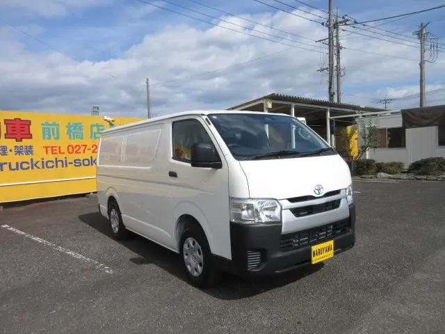 トヨタ ハイエースバン 3DF-GDH206V(4WD)の写真2
