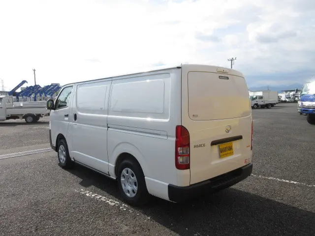 トヨタ ハイエースバン 3DF-GDH206V(4WD)の写真3
