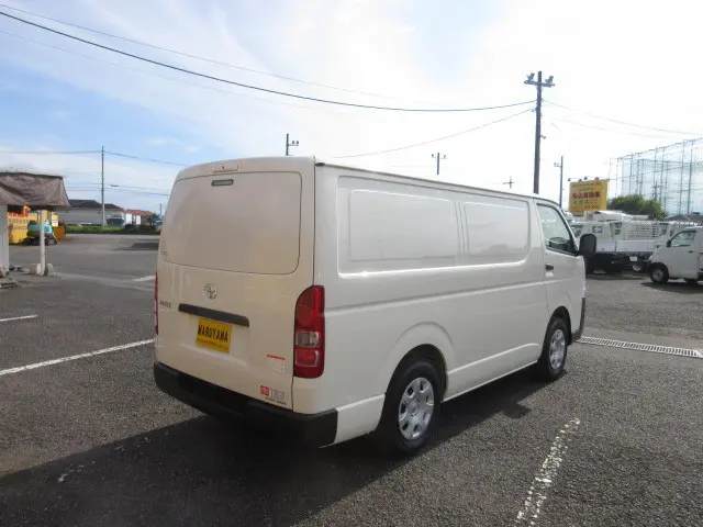 トヨタ ハイエースバン 3DF-GDH206V(4WD)の写真4