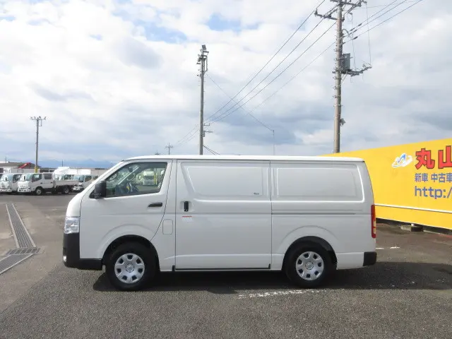 トヨタ ハイエースバン 3DF-GDH206V(4WD)の写真5