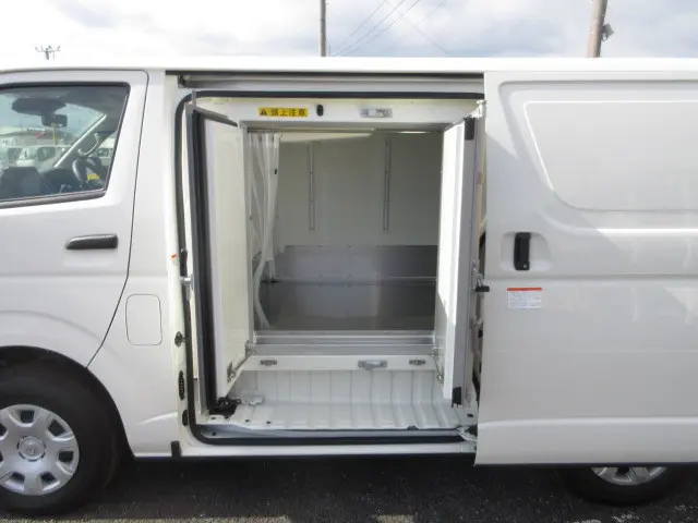 トヨタ ハイエースバン 3DF-GDH206V(4WD)の写真7