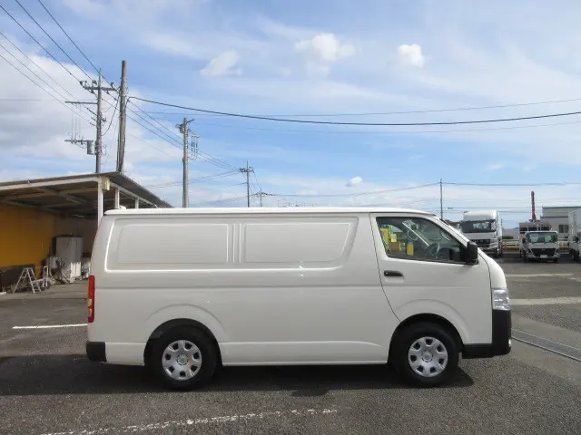 トヨタ ハイエースバン 3DF-GDH206V(4WD)の写真8